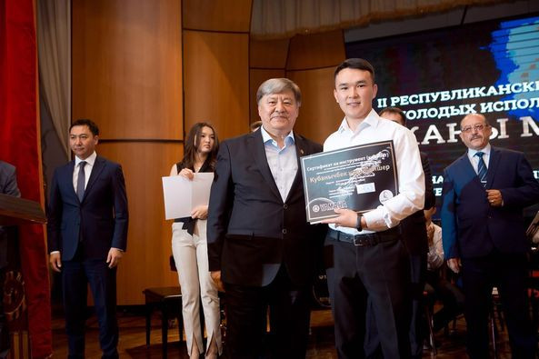 Поздравляем Кубанычбекова Алишера с Гран-при II Республиканского конкурса "Жаңы муун"