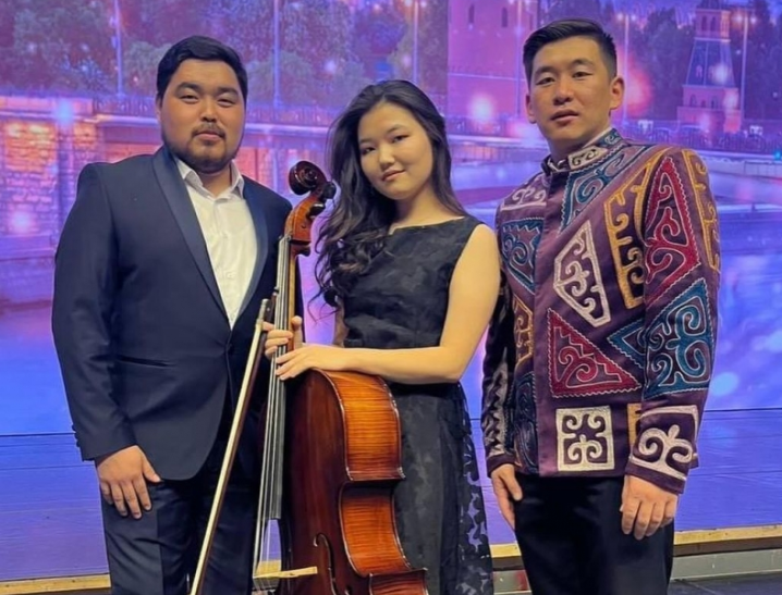 3 февраля в Московском Кремлевском Дворце прошел концерт «Международный день русского романса». В нем принимали участие лучшие исполнители романса - как известные, так и дебютанты.